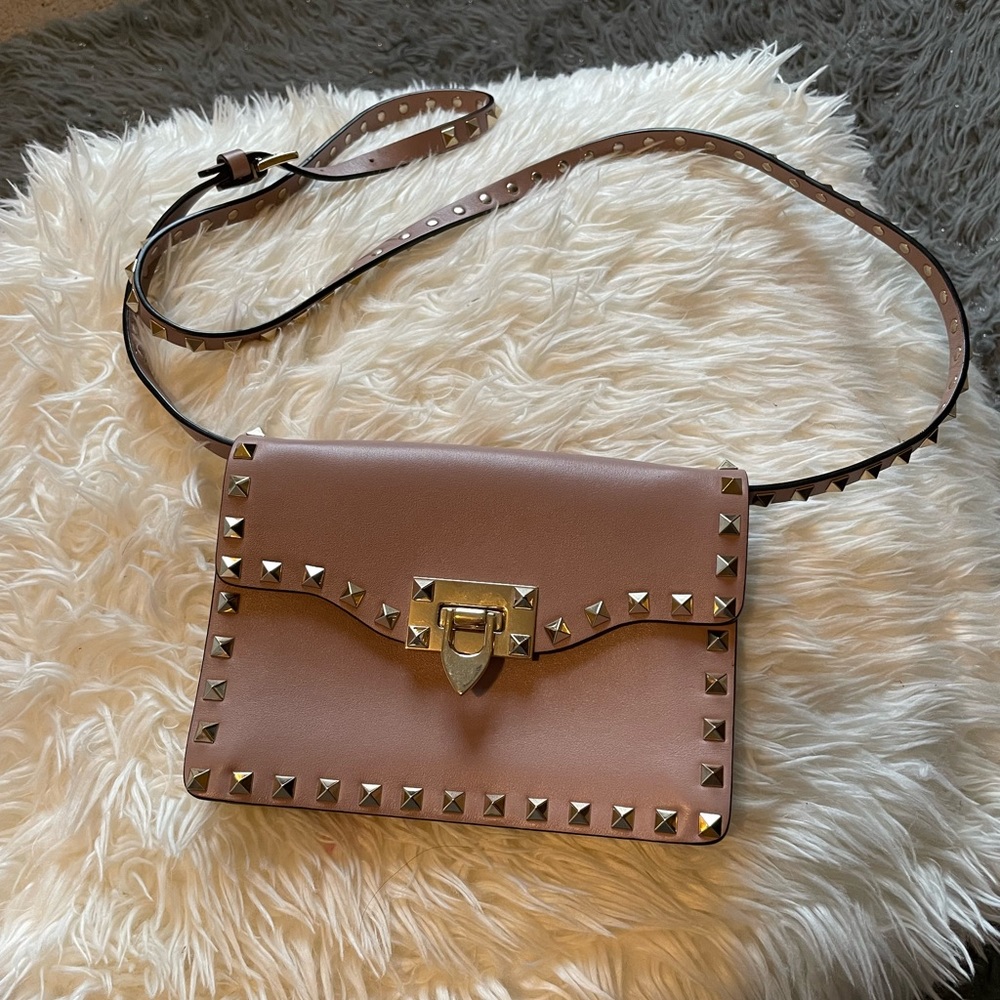 Blush pink Valentino bag ,feet iPhone 16 pro max